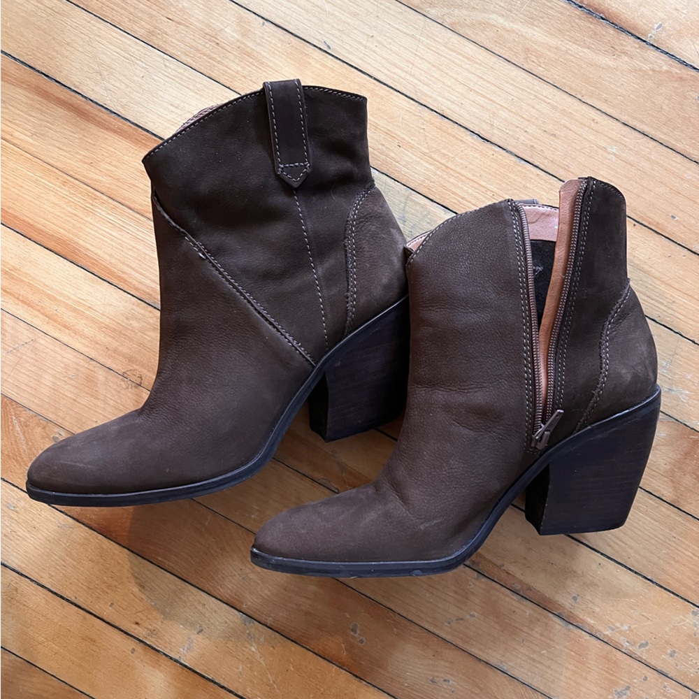 Lucky Brand Western Style ankle boot 8.5
